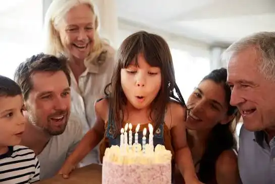 Kenapa Tiup Lilin Menjadi Tradisi Saat Ulang Tahun?