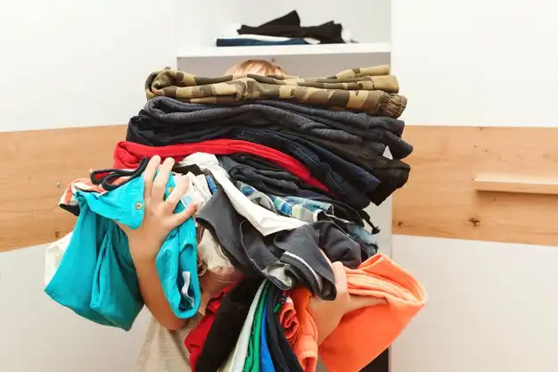 Dilema Lemari Penuh: Strategi Mengelola Pakaian Lama agar Tetap Bernilai Guna