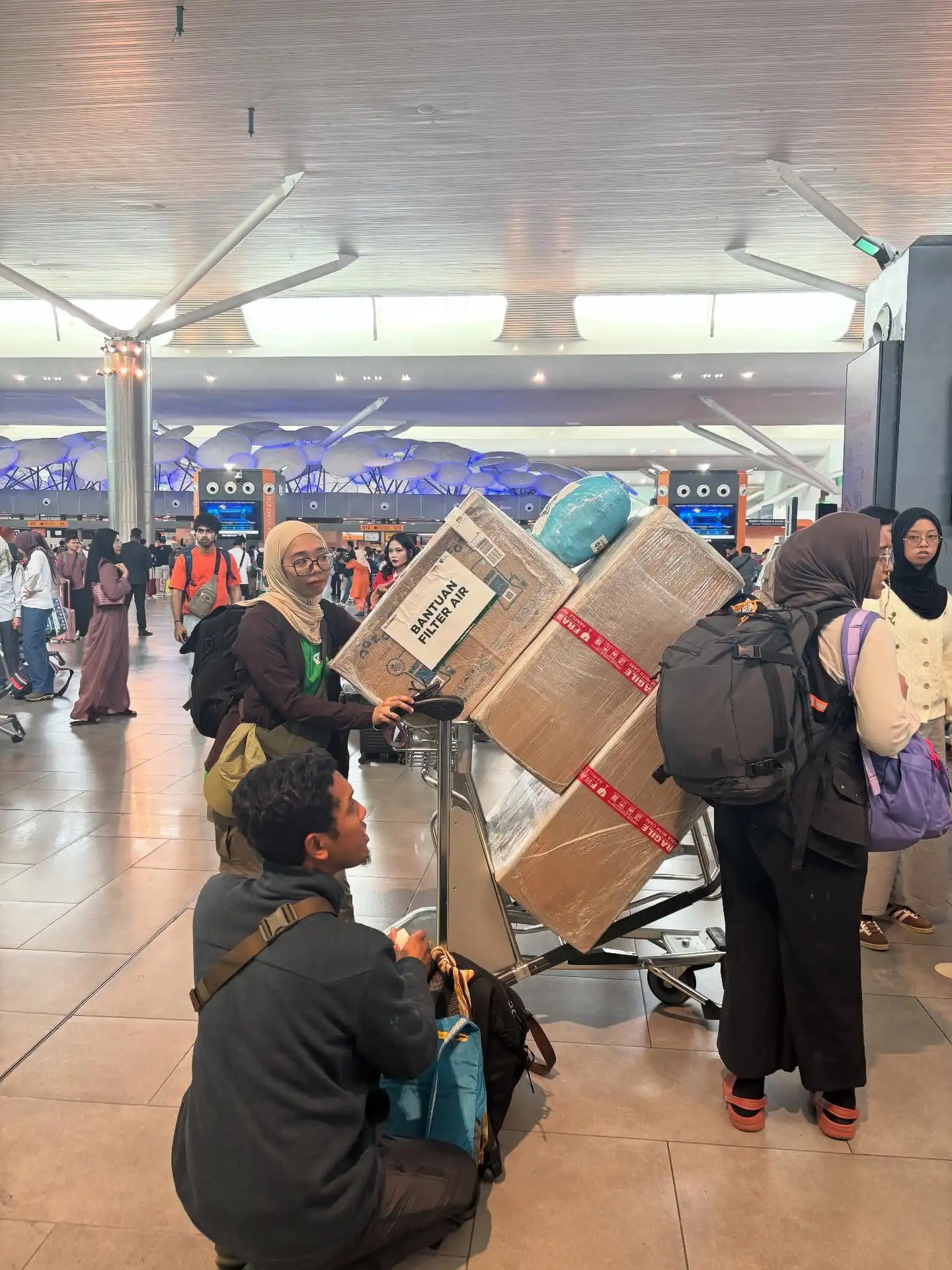 Ketika Jalan Menuju Saudara Sendiri Harus Memutar Lewat Pintu Tetangga