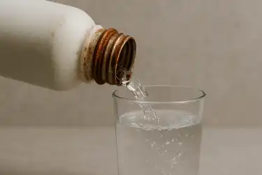 Bahaya Karat di Botol Minum yang Sering Dianggap Noda Biasa