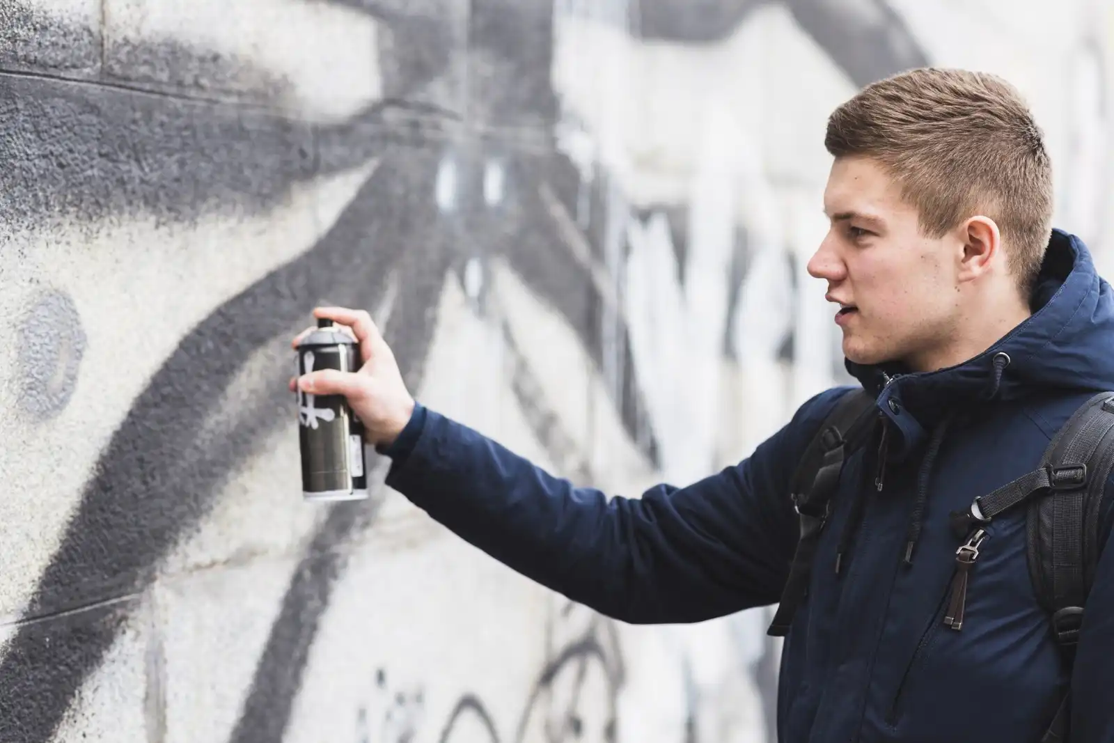 Graffiti: Seni atau Perusak Lingkungan?