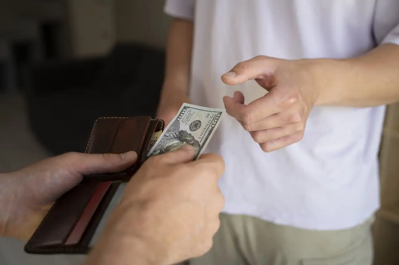 Stop Gaji Lewat! Ini Cara Kelola Keuanganmu.