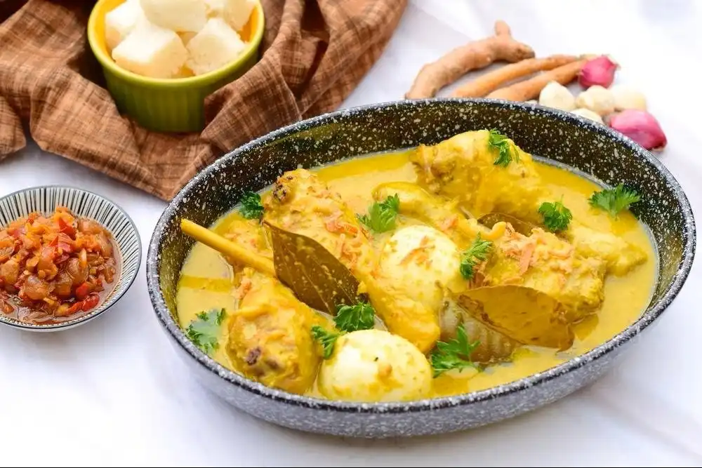 Bahaya Memanaskan Masakan Santan Berulang Kali dan Trik Aman Menyimpannya