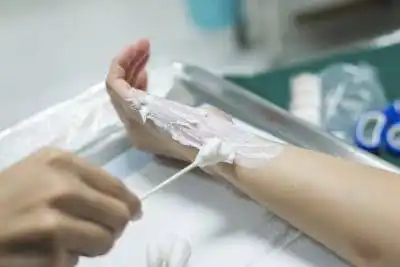 Stop Lakukan Ini! Fakta Medis di Balik Mitos Pertolongan Pertama yang Masih Sering Dipercaya