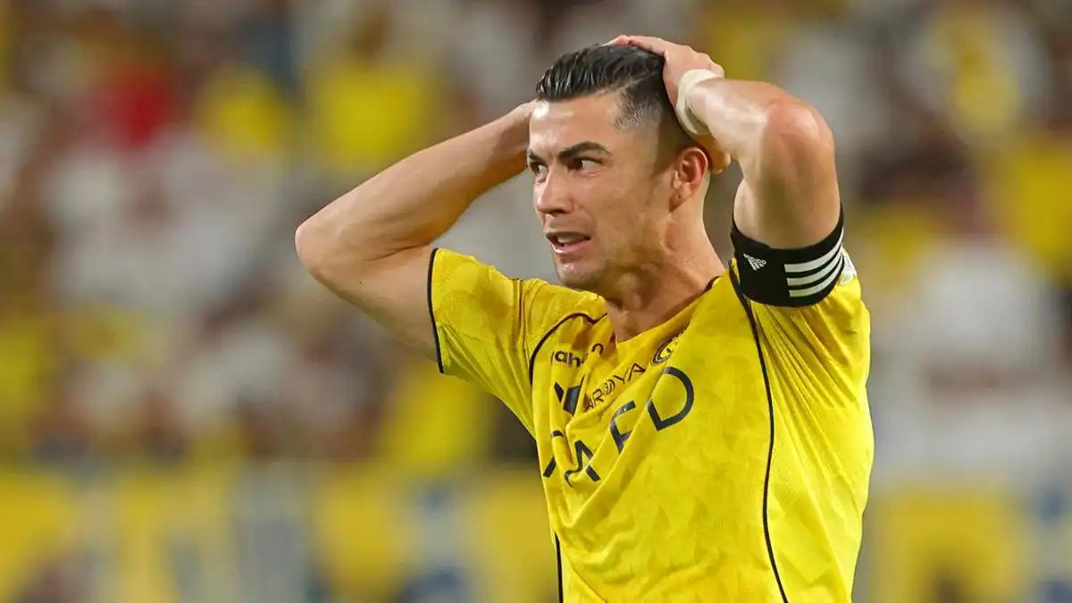 Mahkota Juara Al Nassr Melayang Lewat Drama Komedi Menit Berdarah Hingga Cristiano Ronaldo Pijat Kepala di Tengah Lapangan