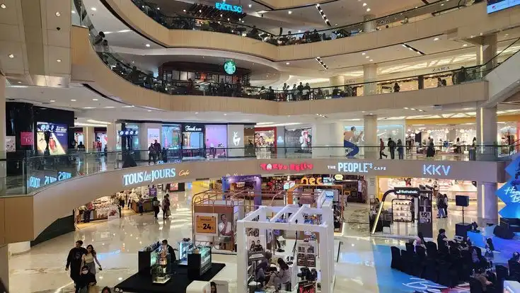 Misteri Labirin Tunjungan Plaza: Masuk TP 1 Keluar TP 6, Benarkah Ada 'Portal Gaib' yang Bikin Google Maps Menyerah?