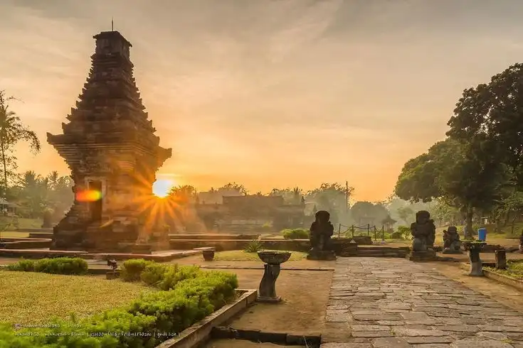 Jejak Masa Lalu yang Tak Lekang Waktu: 5 Destinasi Wisata Sejarah Paling Ikonik di Jawa Timur