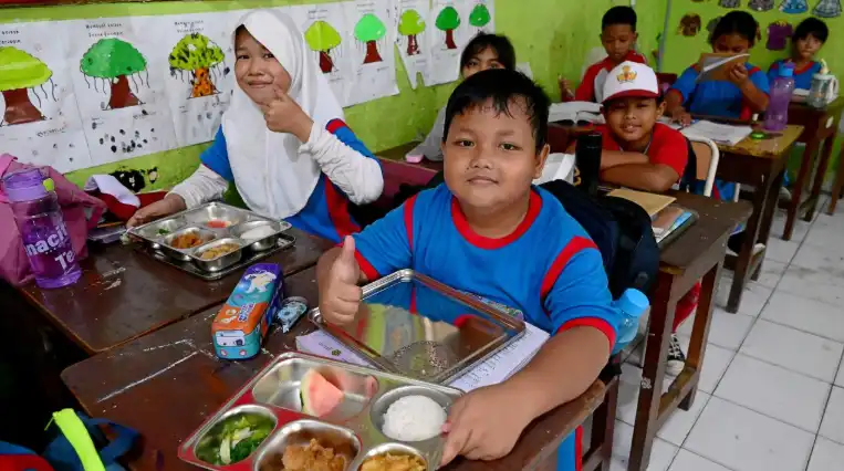 Program Makan Bergizi Gratis yang Bikin Geleng Kepala