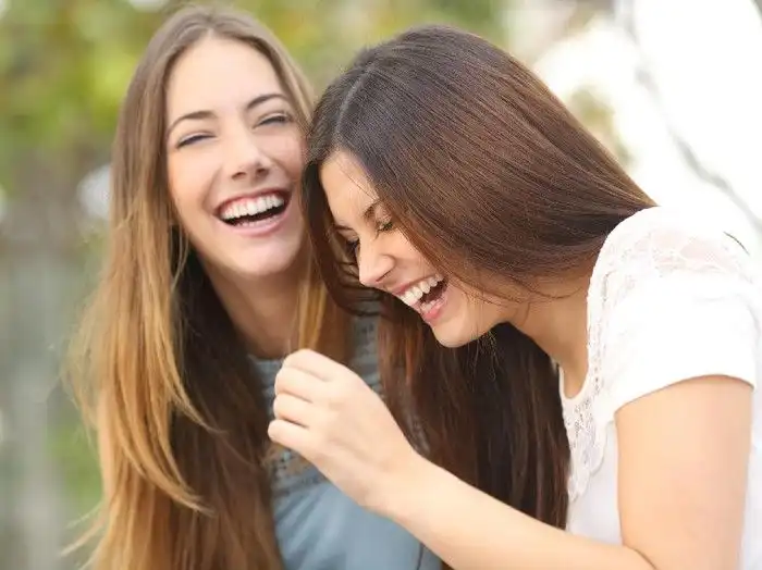 Alasan Mengapa Kamu Perlu Menertawakan Hal Kecil Saat Sedang Sulit