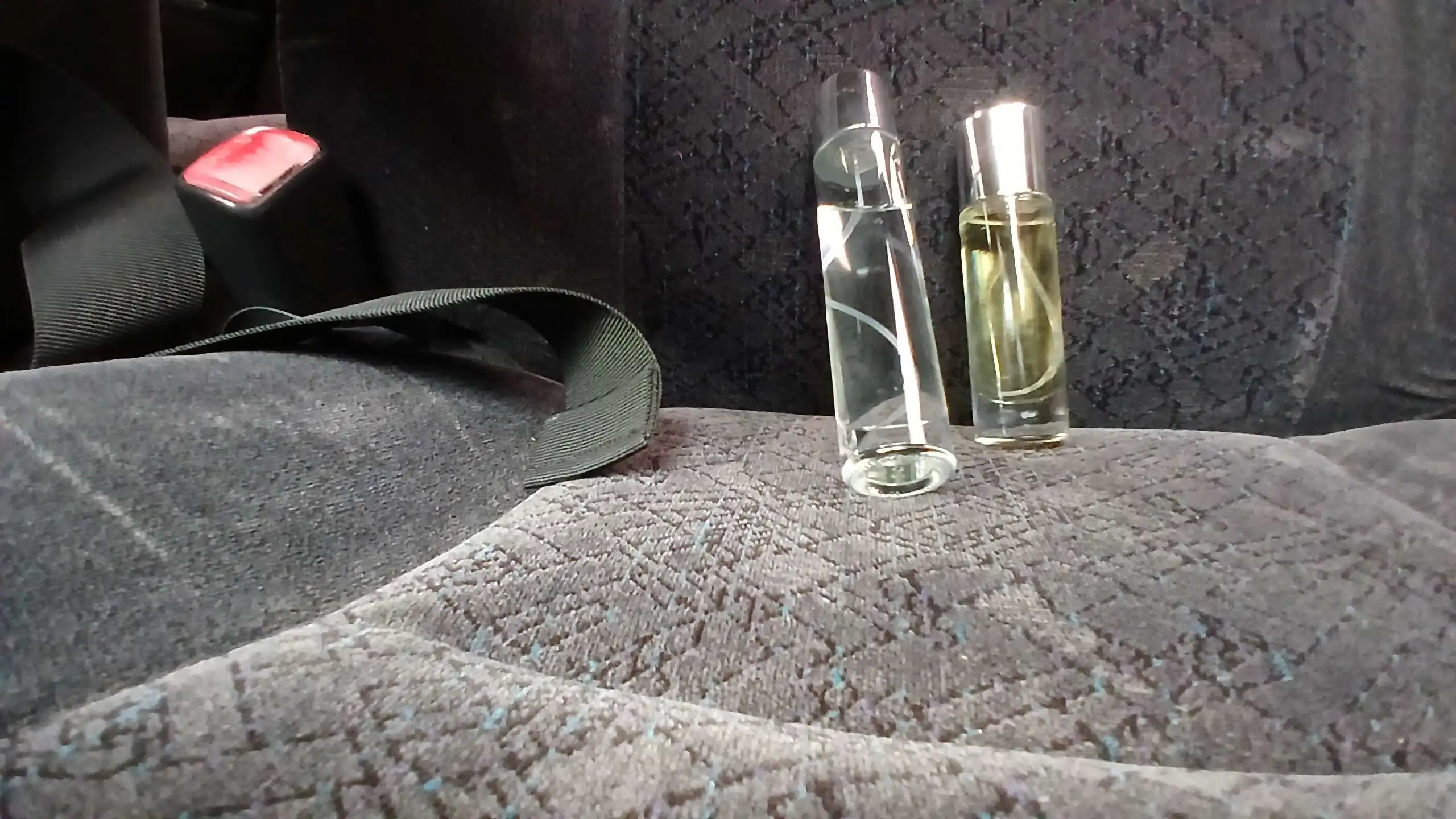 Bahaya Tersembunyi Simpan Parfum di Mobil Saat Cuaca Panas