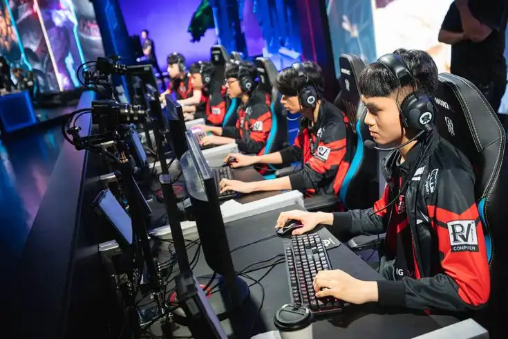 Bukan Cuma Jadi Atlet! Kenali 5 Profesi Bergengsi di Balik Layar Industri Esports