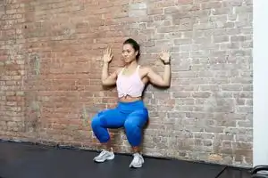 Trik Wall Slide 2 Menit Biar Bahumu Nggak Melengkung Kayak Udang