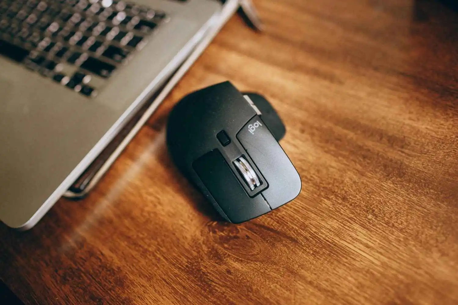 Kursor Mouse Wireless Macet? Jangan Dibanting, Lakukan Hal Ini!