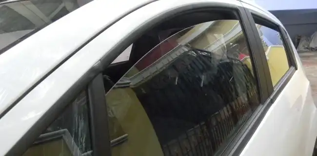 Hati-hati! Parkir Mobil di Terik Matahari Picu Kerusakan Kaca