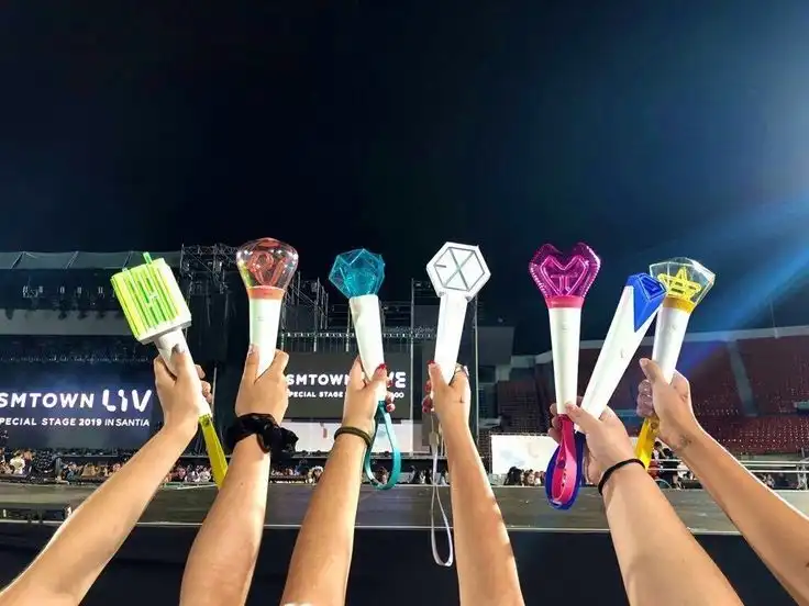 Kenapa Lightstick Bisa Tahu Posisi Duduk Kita? Membedah Kecanggihan Sistem Central Control