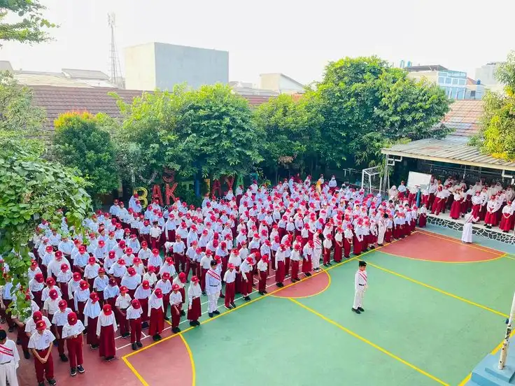 Resmi Berlaku 2026, Upacara Bendera Kini Tambah Ikrar Pelajar Indonesia & Lagu Rukun Sama Teman