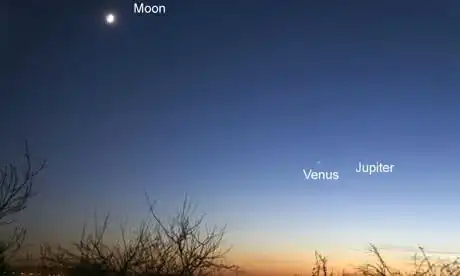 Rahasia Cahaya Putih Kekuningan yang Sering Muncul Saat Magrib