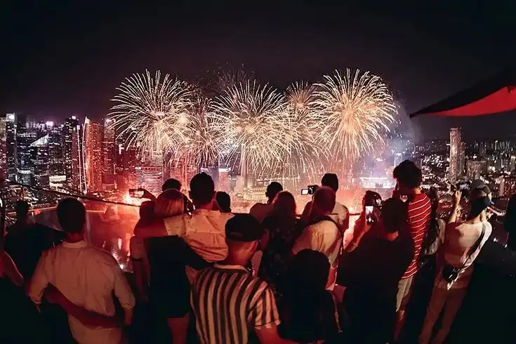 Akhir Tahun Tiba! Siap Pesta Kembang Api & Kuliner?