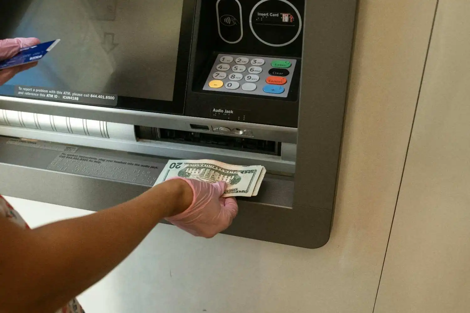 Saldo ATM Tiba-tiba Hilang? Kenali Apa Itu Skimming dan Bahayanya