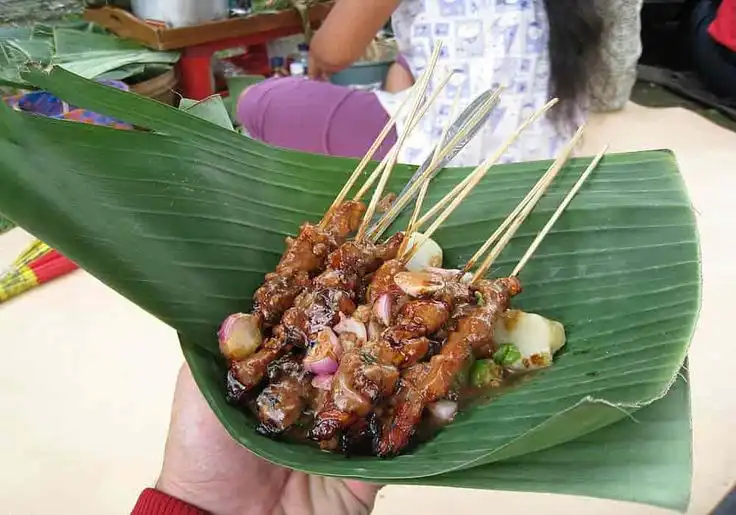 Sate Klopo Ondomohen, Sate Ayam Pakai "Selimut" Kelapa yang Gurihnya Beda Level