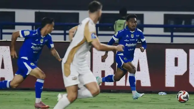 Drama di Menit Akhir: Gol Kuipers Bikin Persib Meroket, Beckham Kena Kartu Merah!