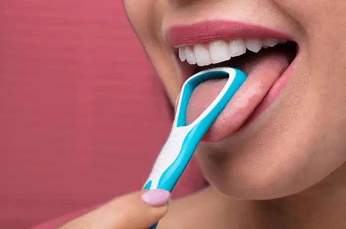 Sering Bau Mulut Padahal Rajin Sikat Gigi? Cek Kondisi Lidah