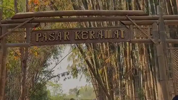 Nostalgia Belanja Pakai Uang Gobog di Tengah Hutan Bambu Pacet