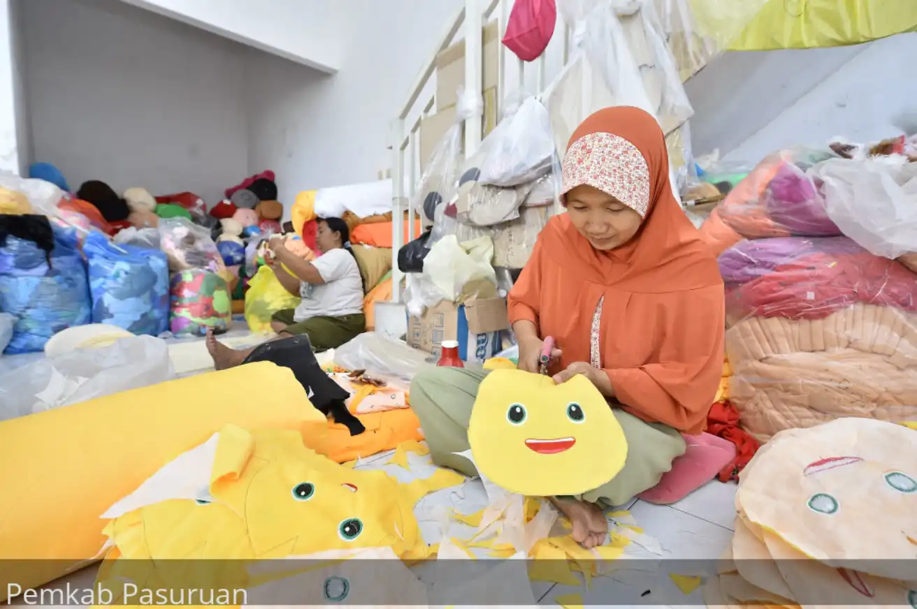 Surga Belanja Mainan Murah di Gang Boneka Sumbergedang Pasuruan