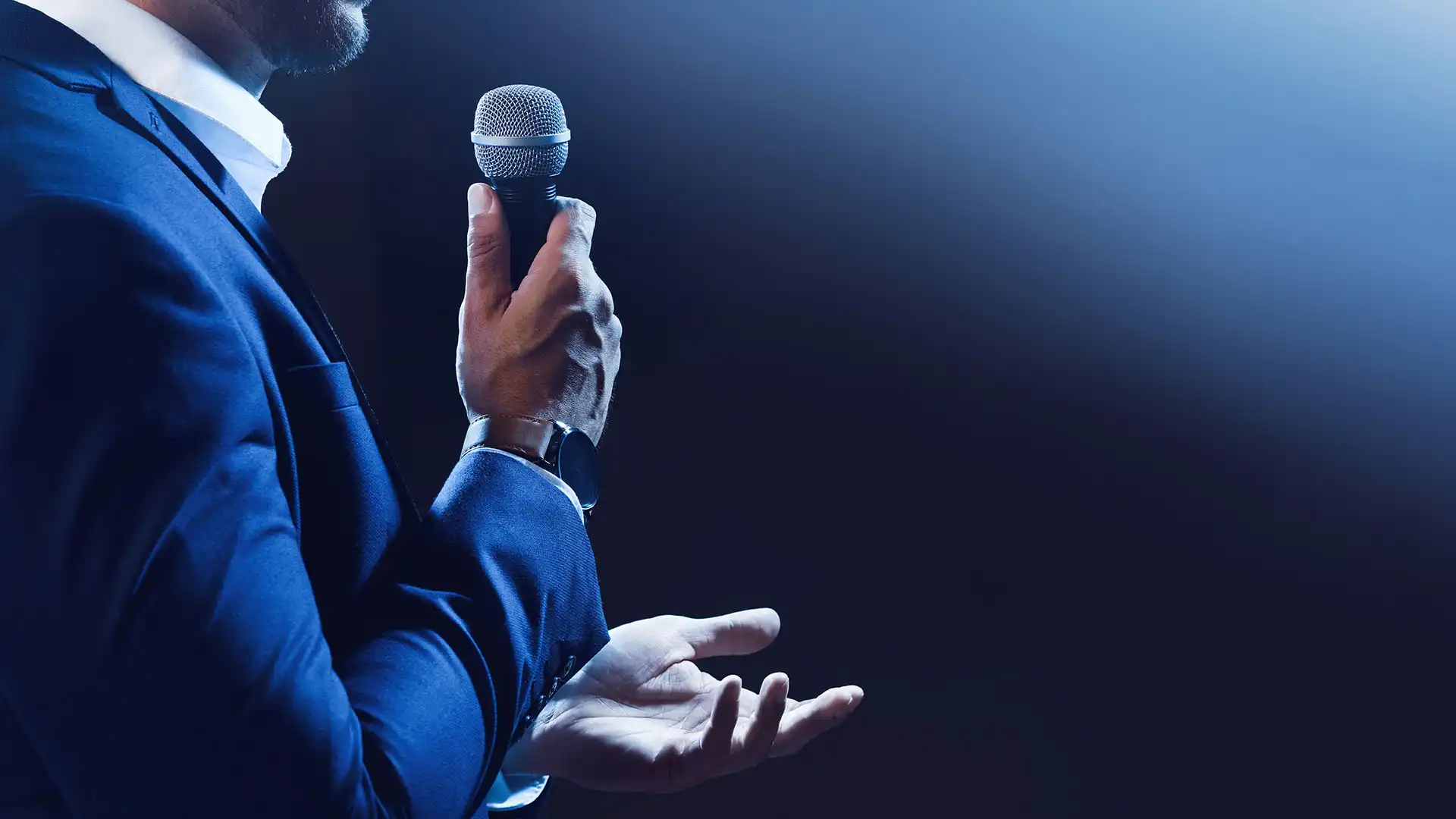 Bukan Cuma Modal Pede! Kenapa Kamu Wajib Jadi 'Bunglon' Saat Public Speaking