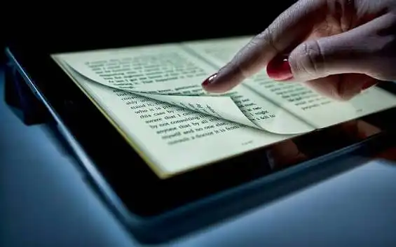 Buku Fisik atau E-book, Mana yang Lebih Cocok untuk Kebiasaan Membaca?