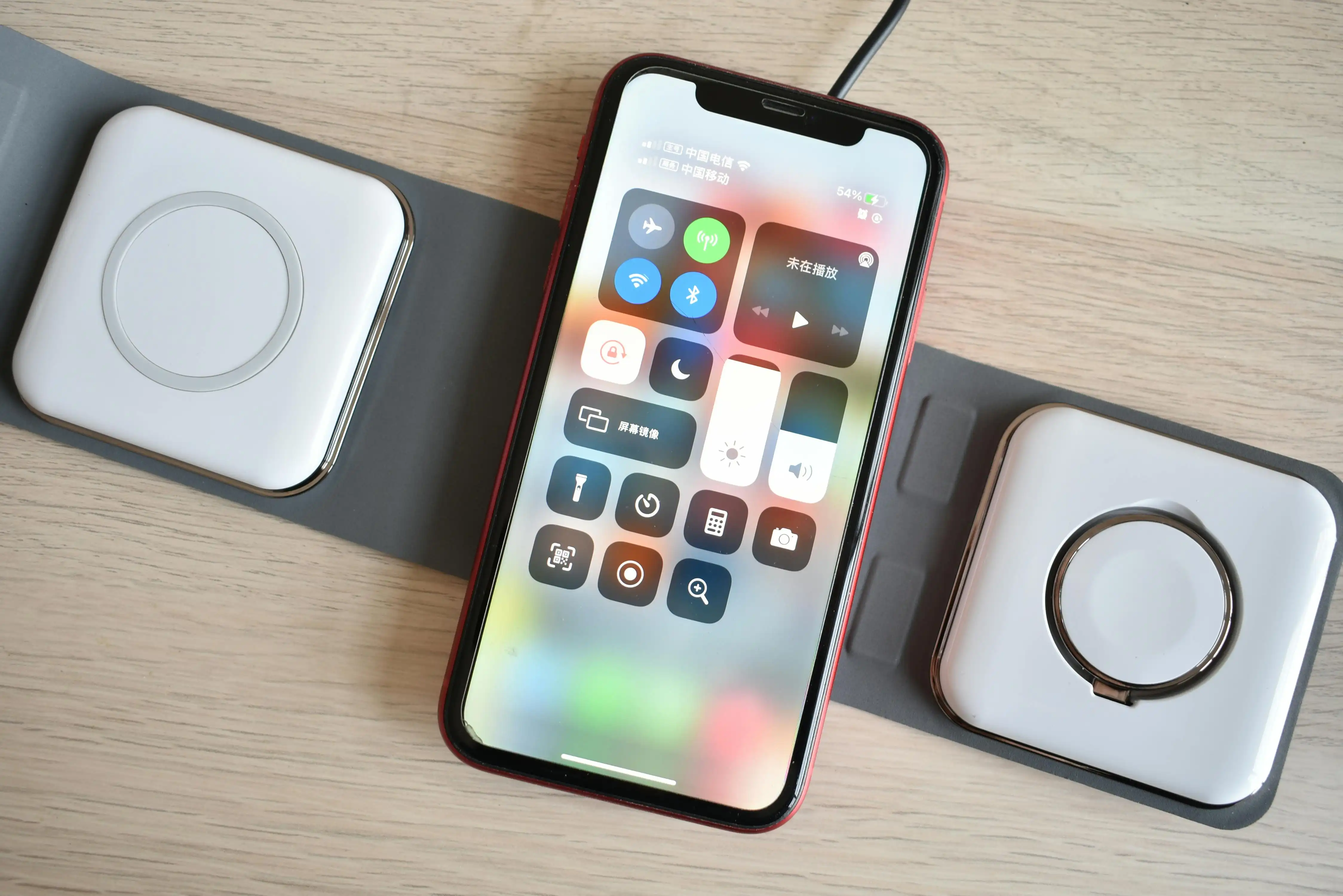 Lebih Praktis! Ini Alasan Kamu Butuh Wireless Charging