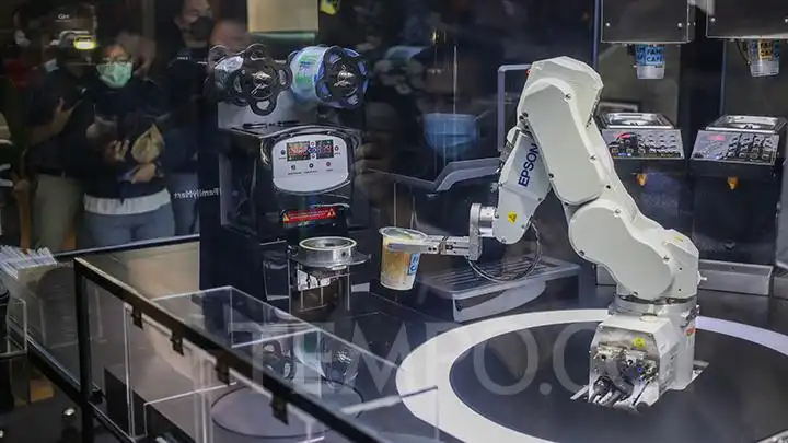 Inovasi Baru FamilyMart: Robot Mily Si Barista Masa Depan