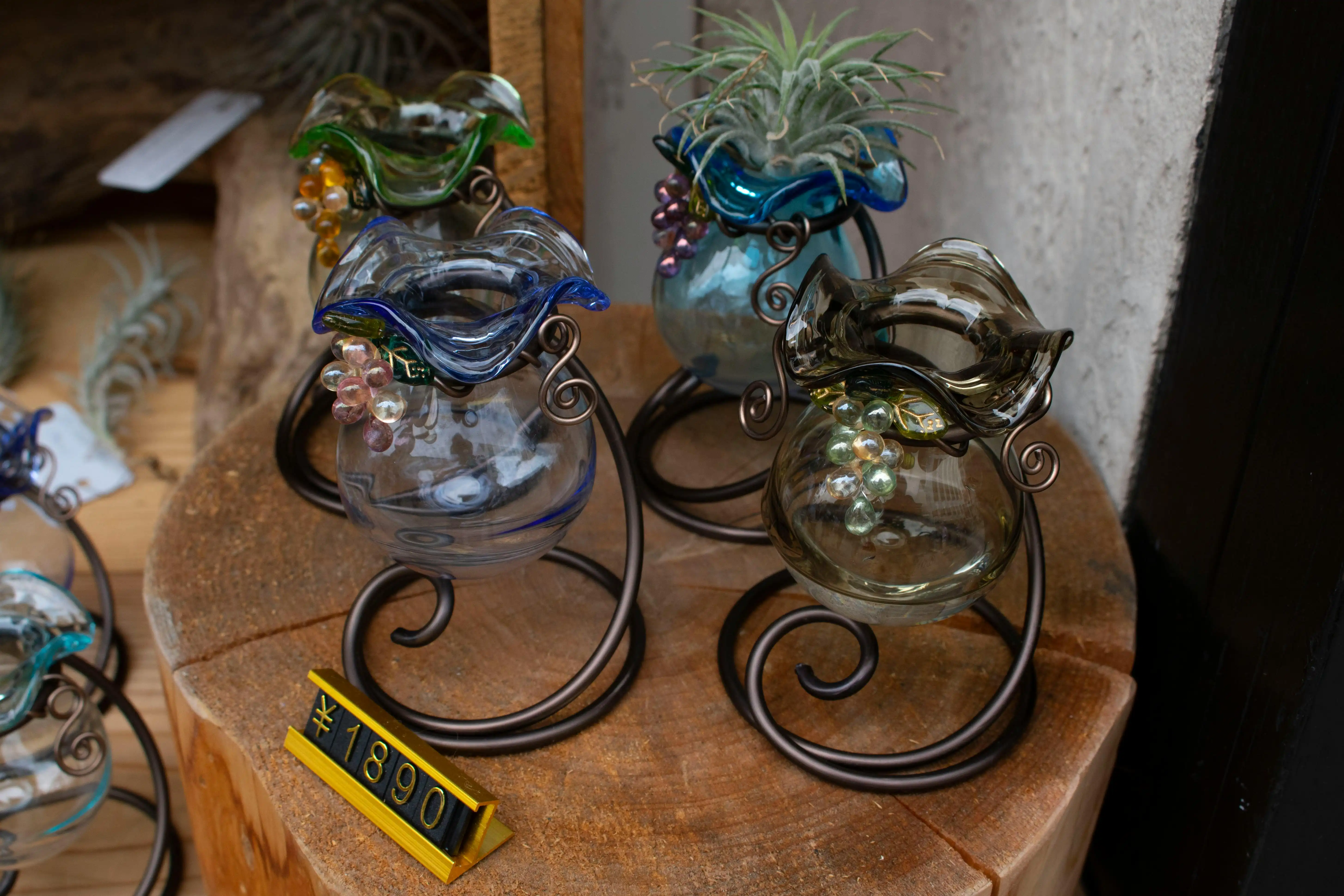 Psikologi di Balik Keinginan Membeli Barang-Barang Unik