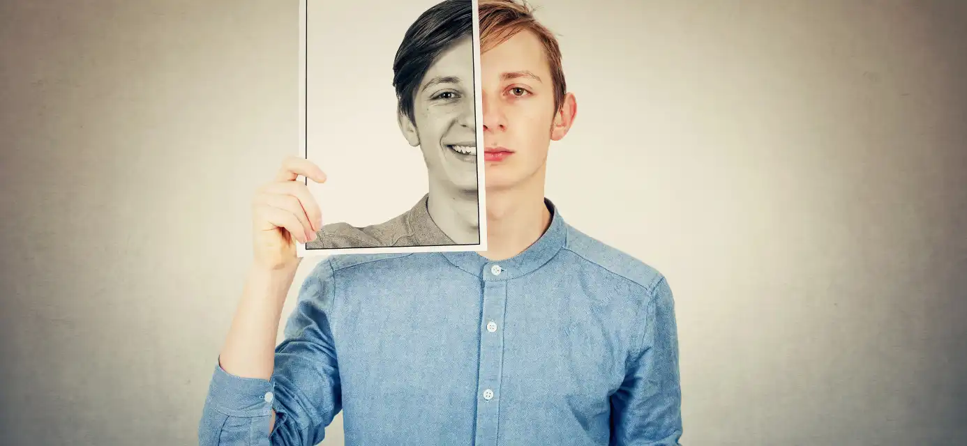 Bahaya Smiling Depression Saat Senyum Menutupi Luka Batin