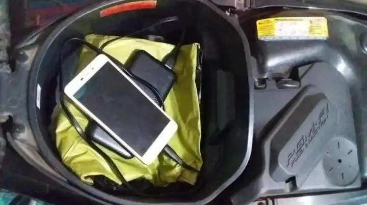Power Bank di Jok Motor Bisa Meledak? Cek Faktanya di Sini