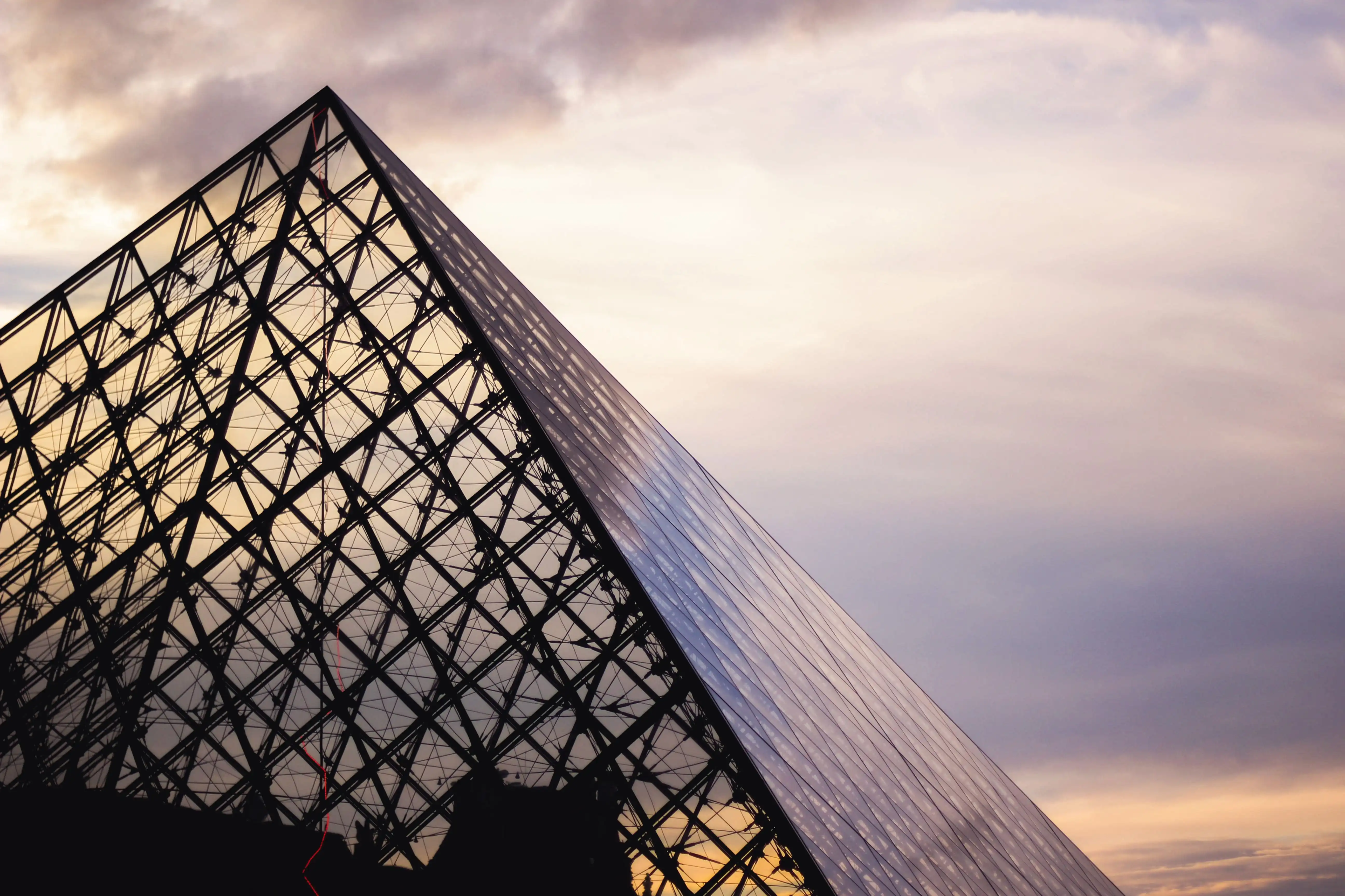 Kembali Tersenyum: Louvre Dibuka Lagi Usai Insiden Perampokan yang Menghebohkan Dunia