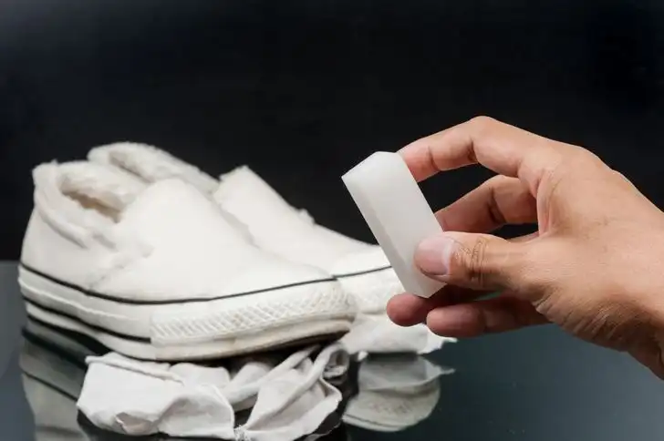 Sepatu Putih Jarang Dipakai Tapi Tetap Menguning? Ini Kesalahan Penyimpanan yang Sering Diremehkan