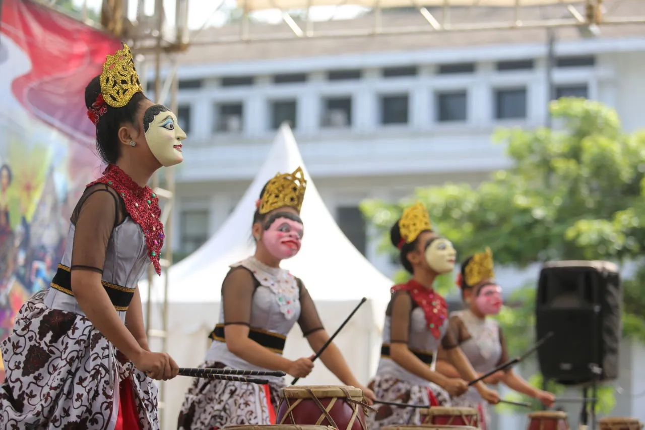 Generasi Z: Penjaga Tradisi di Era Digital?