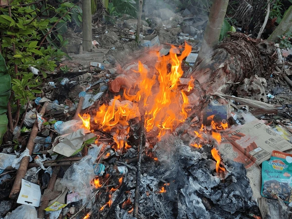 Bukan Embun, Ini Bahaya Asap Plastik yang Kamu Hirup