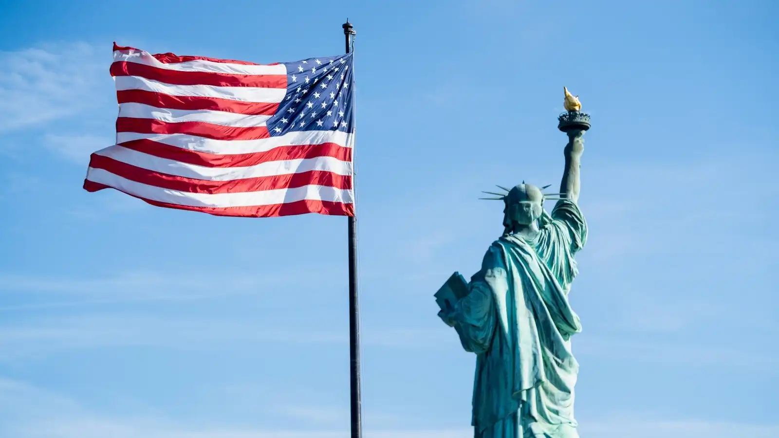 Dollar, Militer, dan Big Mac: Alasan Kenapa Kita Semua Masih Hidup di 'Dunia Amerika