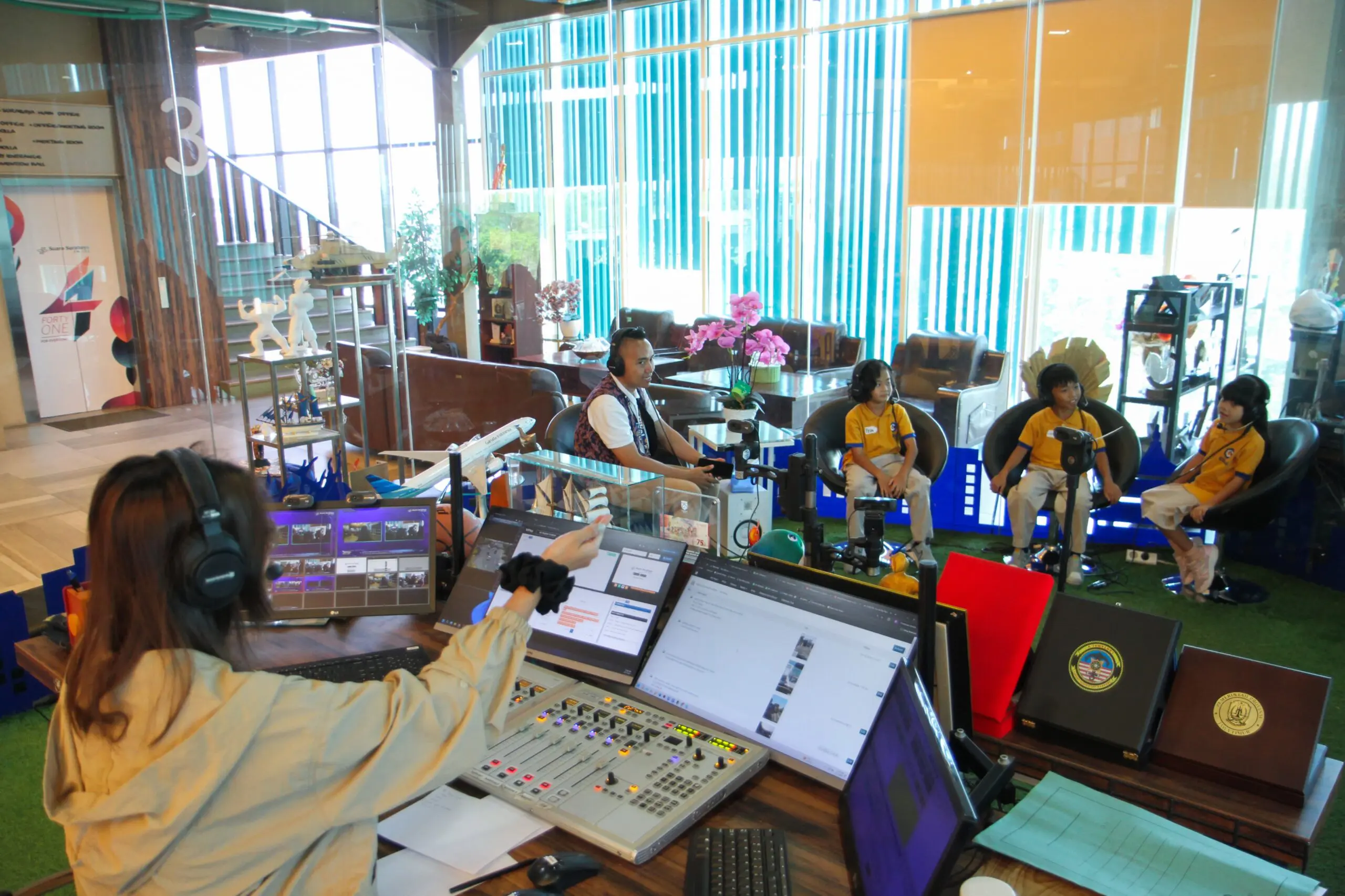 Bukan Cuma Suara Bass, Ini Alasan Kenapa Artikulasi Adalah Kunci Utama Penyiar Profesional