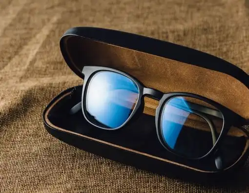 Apakah Kacamata Anti Radiasi Tanpa Minus Tetap Aman Digunakan Setiap Hari?