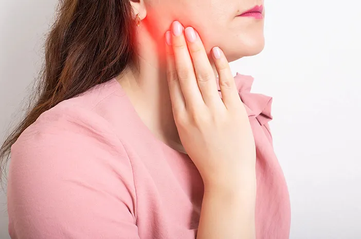 Sering Nyeri Gusi Saat Sarapan? Simak Cara Cepat Mengobatinya