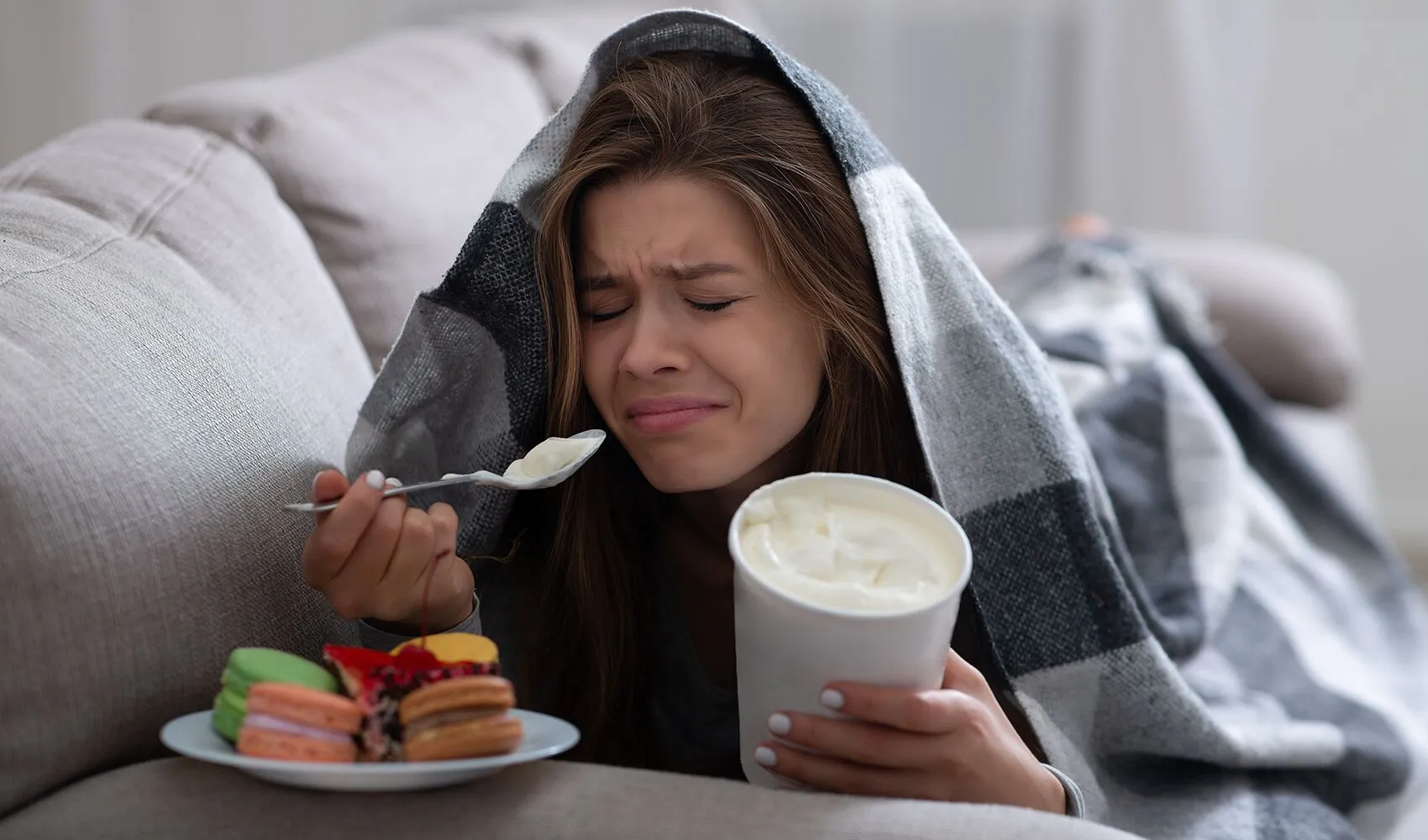 Lapar Hati atau Lapar Perut? Kenali Ciri Emotional Eating