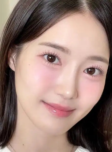 Tips Tampil Fresh dengan Tren Makeup Pink yang Lagi Viral