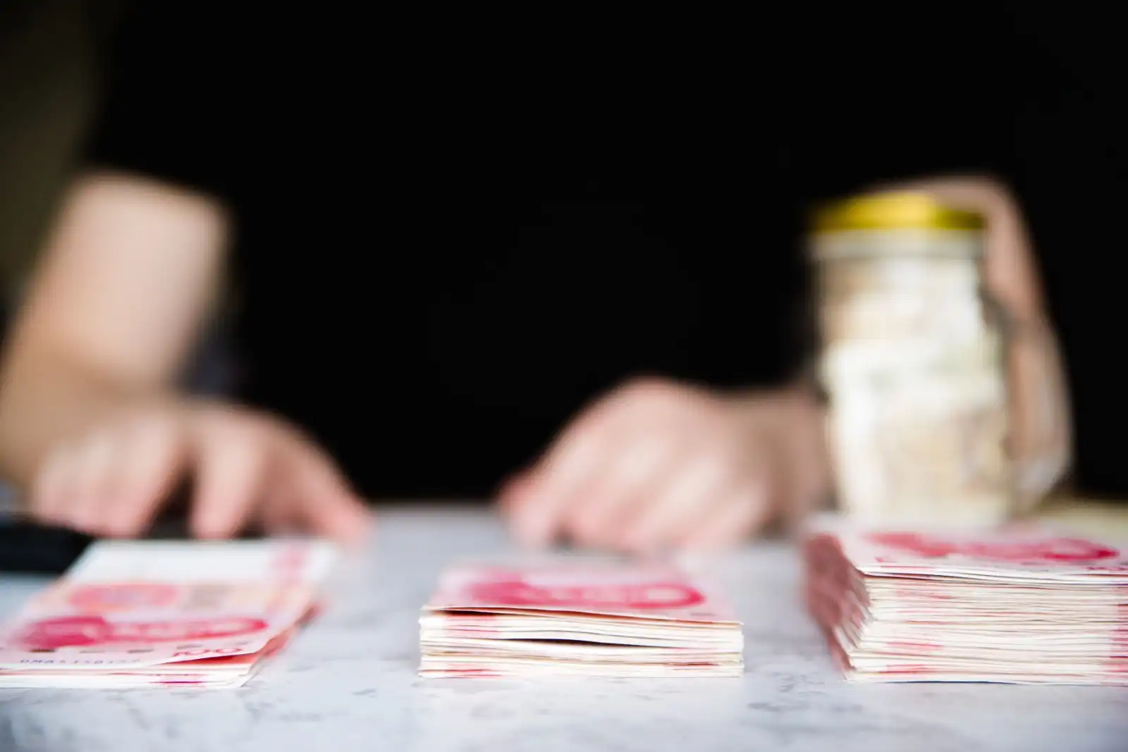 Rupiah Senyum Lebar: The Fed Potong Bunga, Dompet Kita Ikut Girang?