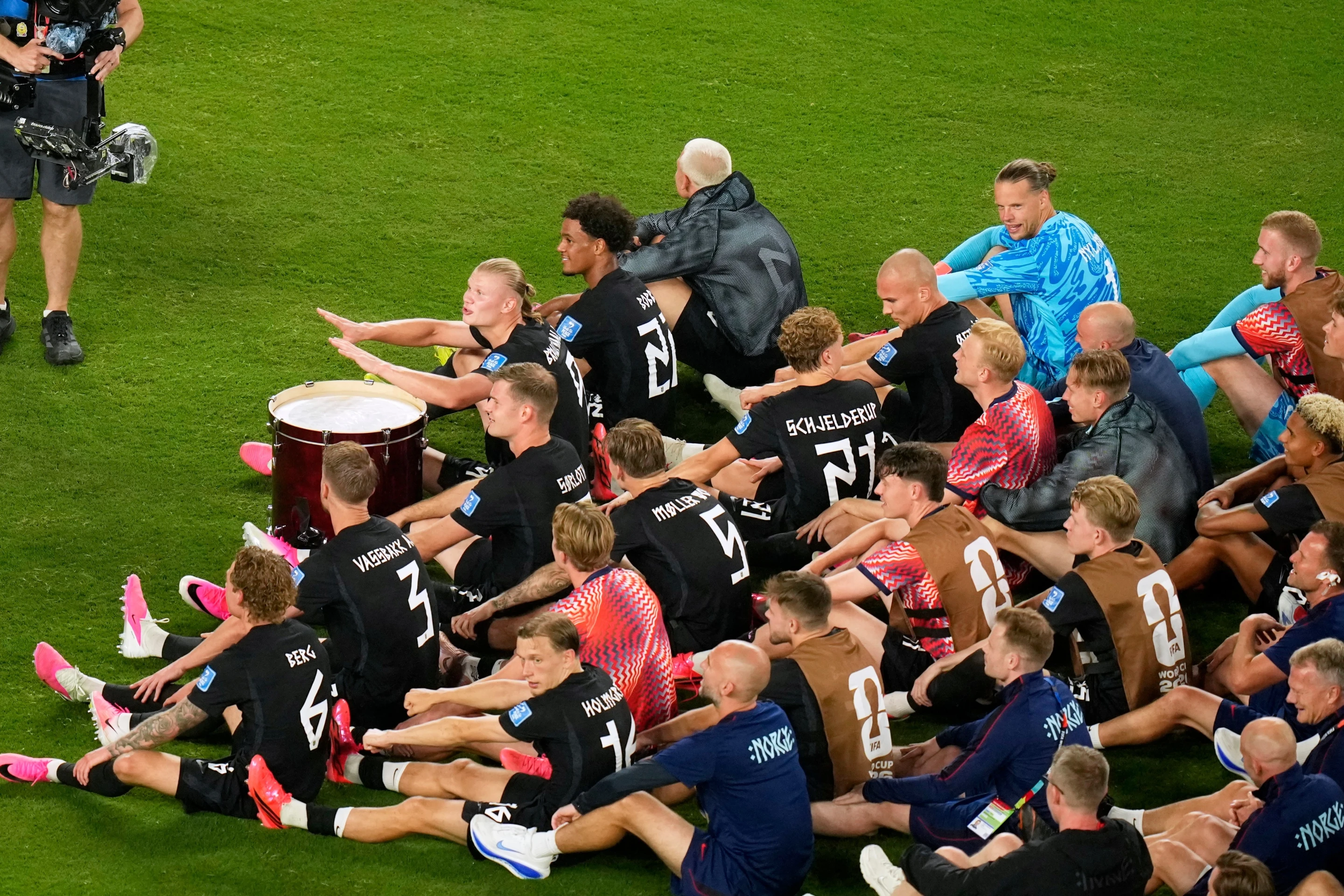 Haaland Menggila di New Jersey, Norwegia Amankan Tiket 32 Besar