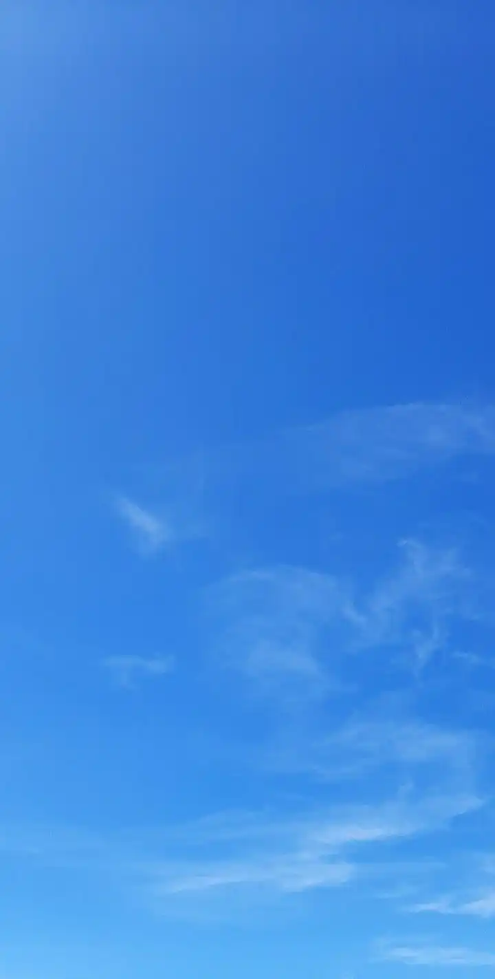 Mengapa Langit Terlihat Biru pada Siang Hari?