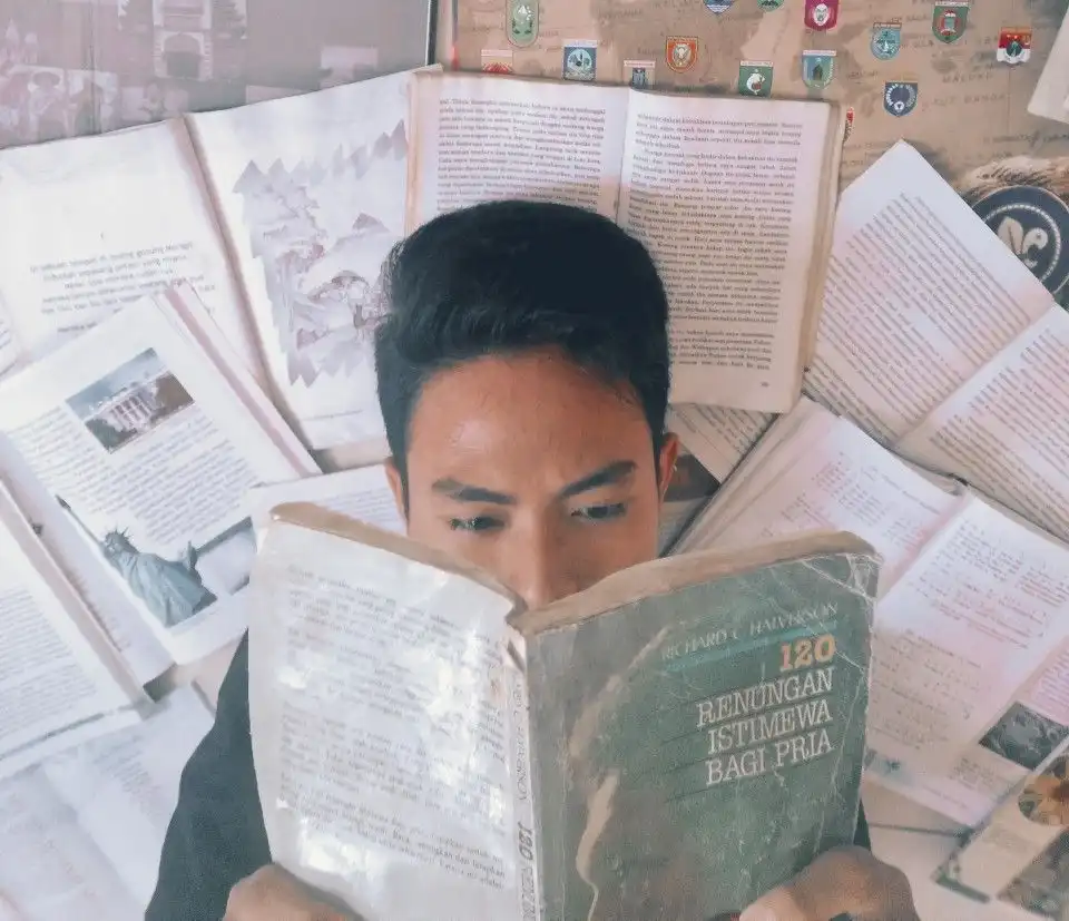 Bukan Antisosial, Ini Sisi Menarik dari Manusia Kutu Buku