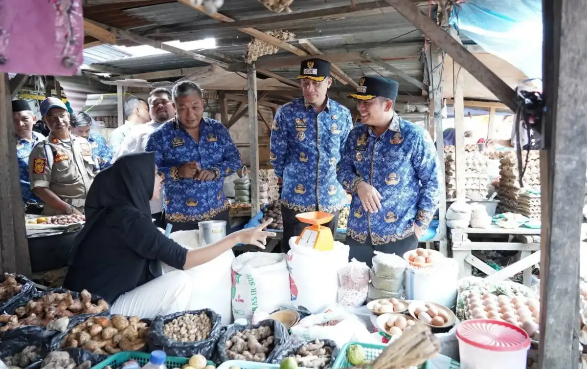Bupati Padanglawas Pantau Harga Sembako di Pasar Sibuhuan Jelang Ramadhan